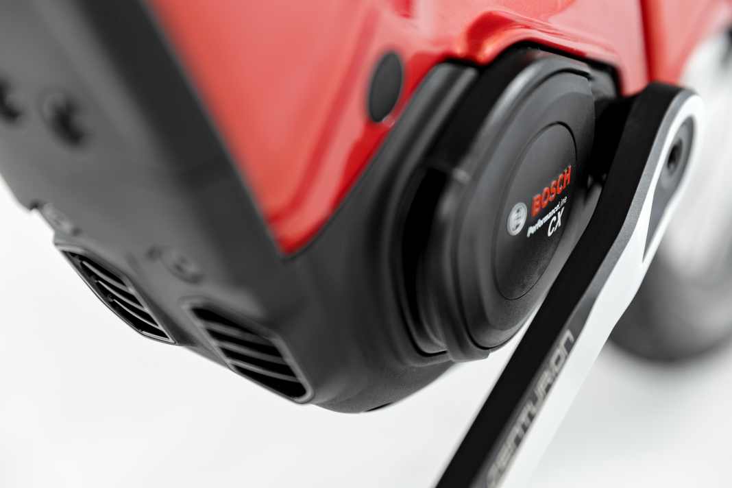 Kraftvoll, leise, sensibel: Der Bosch CX Gen5 wird im Lhasa von einem robusten Motocover geschützt.