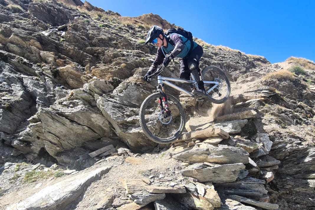 Grin-Gründer Philipp Brunn ist leidenschaftlicher Bike-Bergsteiger. Seine Passion floss in die Entwicklung des Grin One Enduros mit ein.