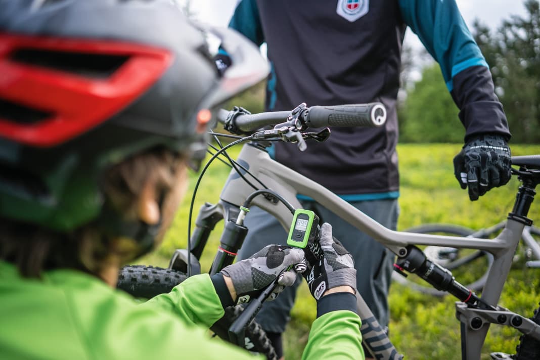 Schnell mal unterwegs das Setup ändern? Keine Chance ohne die passende Dämpferpukmpe