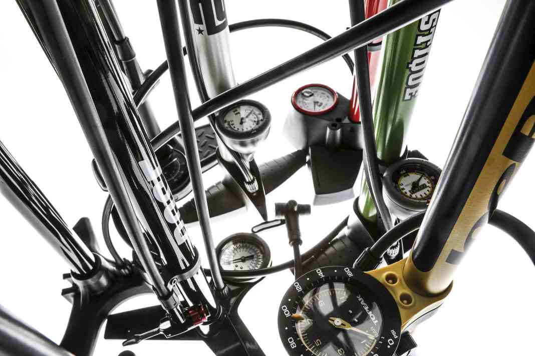A good floor pump belongs in every bike cellar and doesn't cost a fortune. 5 recommended models for under 60 euros in the test.