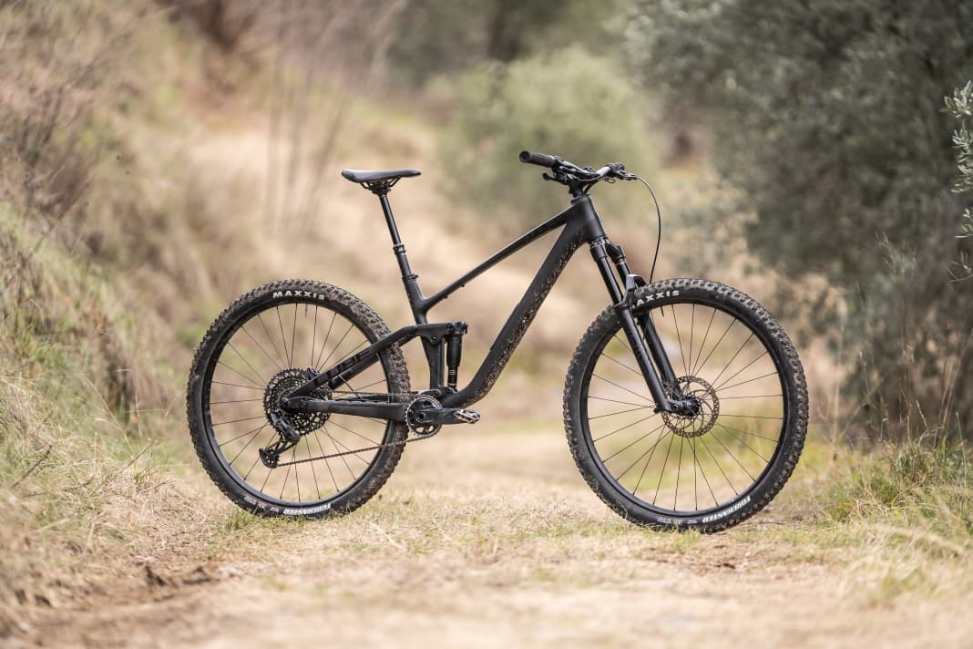 These are the key data of the Cube Stereo One44 C:62 Pro: 13 kg / 140/140 mm / 29" / 3299 Euro / Carbon