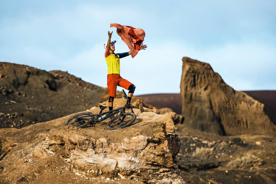 Hold on tight: A windbreaker protects you when resting at the summit or on fast descents