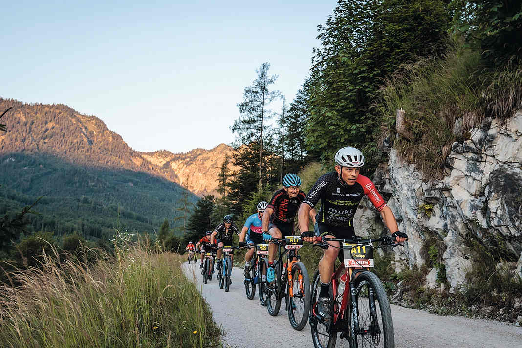 Auch 2026 können Marathon-Biker bei diversen Rennen wieder ihre Fitness testen. Zum Beispiel wie hier bei der Salzkammergut Trophy mit über 7000 Höhenmetern.