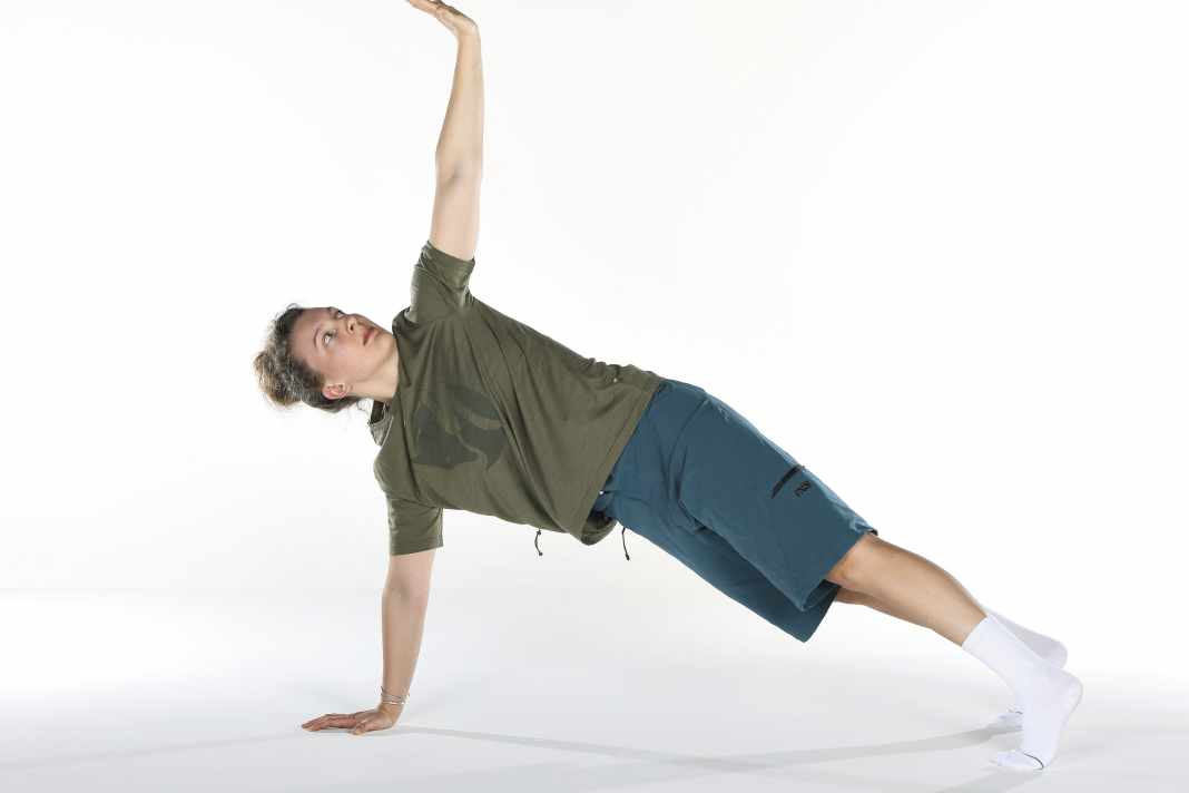 Bikers can train their coordination with these 7 exercises. 1. torso rotation: This exercise strengthens the torso and trains coordination. Two points that help every biker