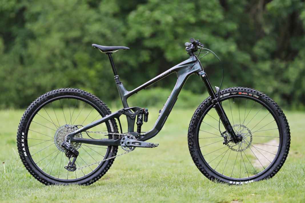 14,1 kg /150/140 mm / 29" / 6999 Euro / Carbon