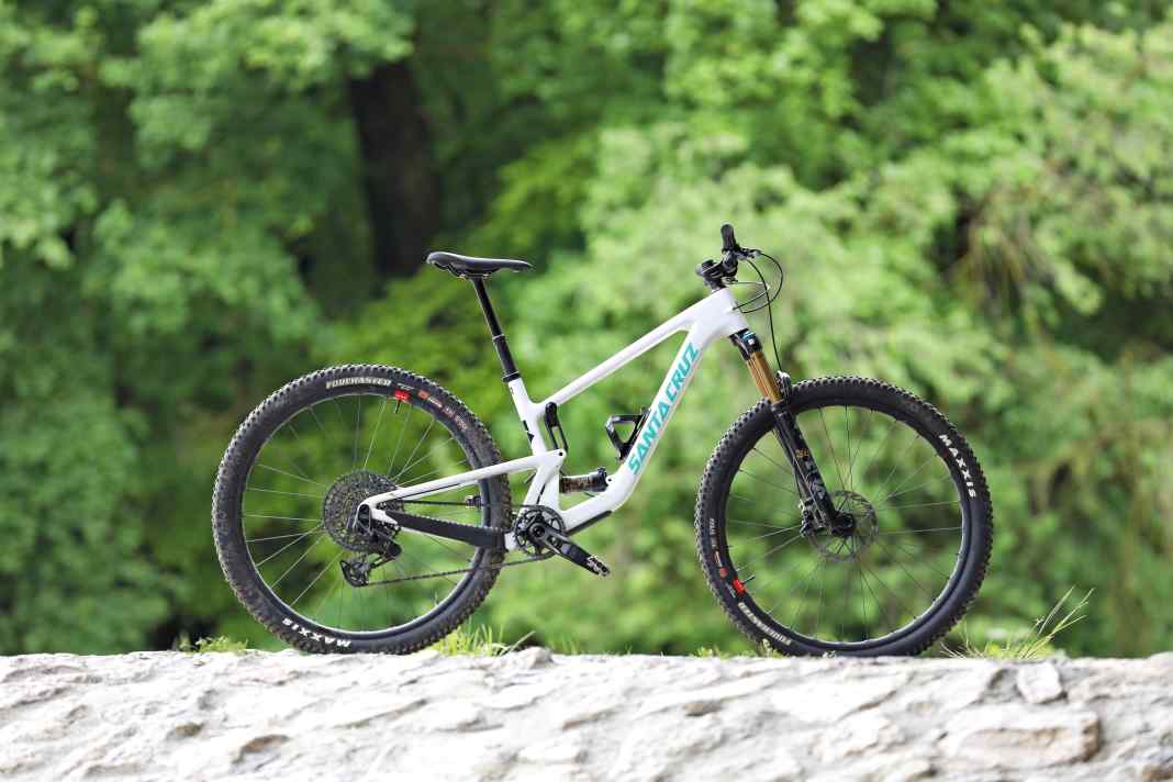 The Santa Cruz Tallboy X0 AXS RSV in the BIKE test