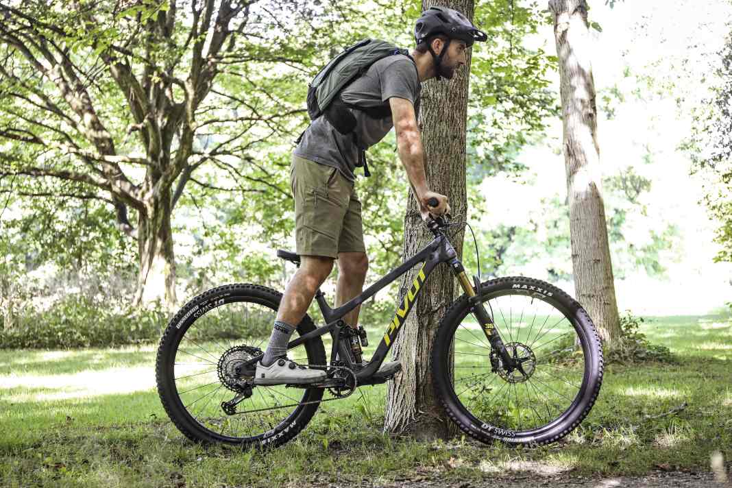 The optimal suspension setup? The best thing to do is to throw on your bike outfit - don't forget your rucksack or hip bag and off you go