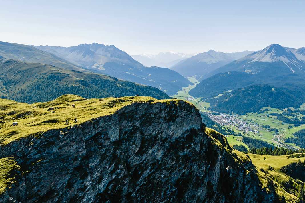 Die Fluchtwand mit Blick auf Nauders, Reschenpass und Ortler.