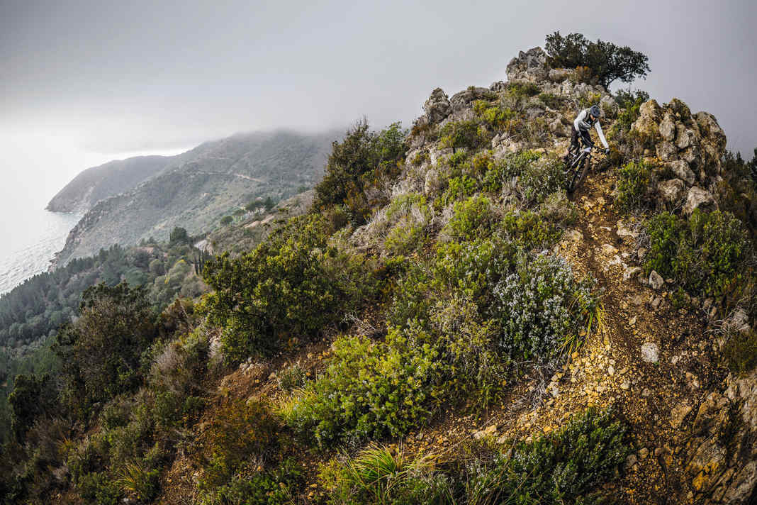Freie Trails, entspannte Locals, angenehme Temperaturen: Auch die Autoren der Touren-Bibel "Toskana Trails" recherchierten ihre Touren lieber im November.