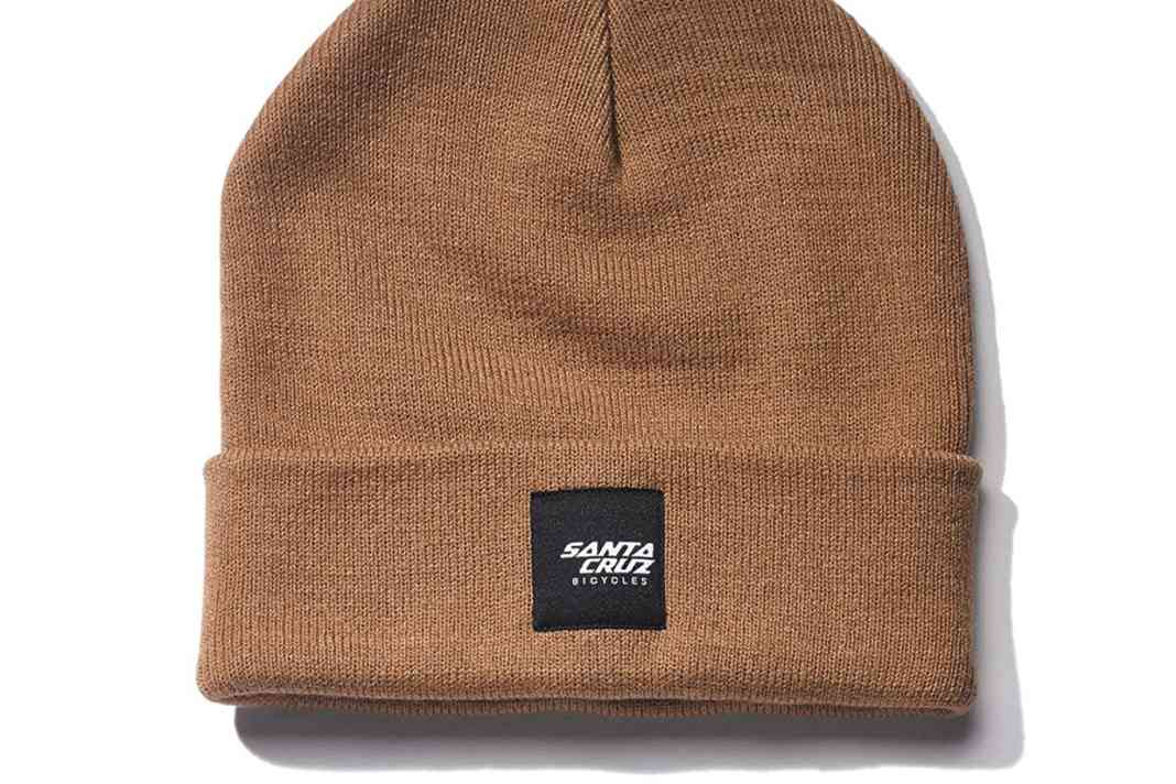 Keeps your ears warm. The beanie from California label Santa Cruz.