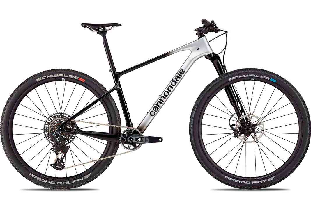 Anyone who has always wanted to own the flattest and also one of the fastest race hardtails of all time now has the perfect opportunity to strike: 3599 euros instead of 5899 euros.