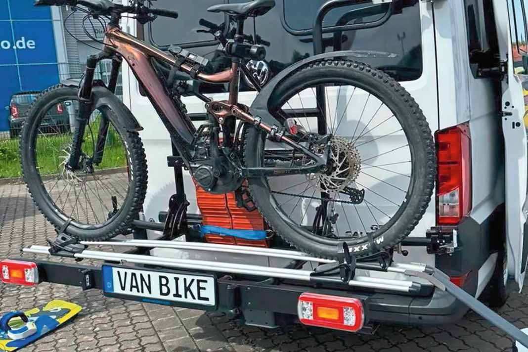 How do campers get to the rear of their vehicle despite transporting bikes? No problem with these solutions. The bulky van bike carrier can be swivelled to the side when fully loaded