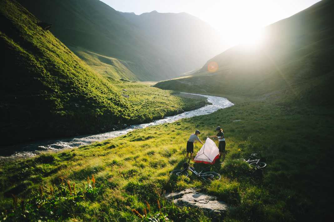 Campsites like this one in the Caucasus are rare in Germany. But it's worth looking for good spots on the map in advance.