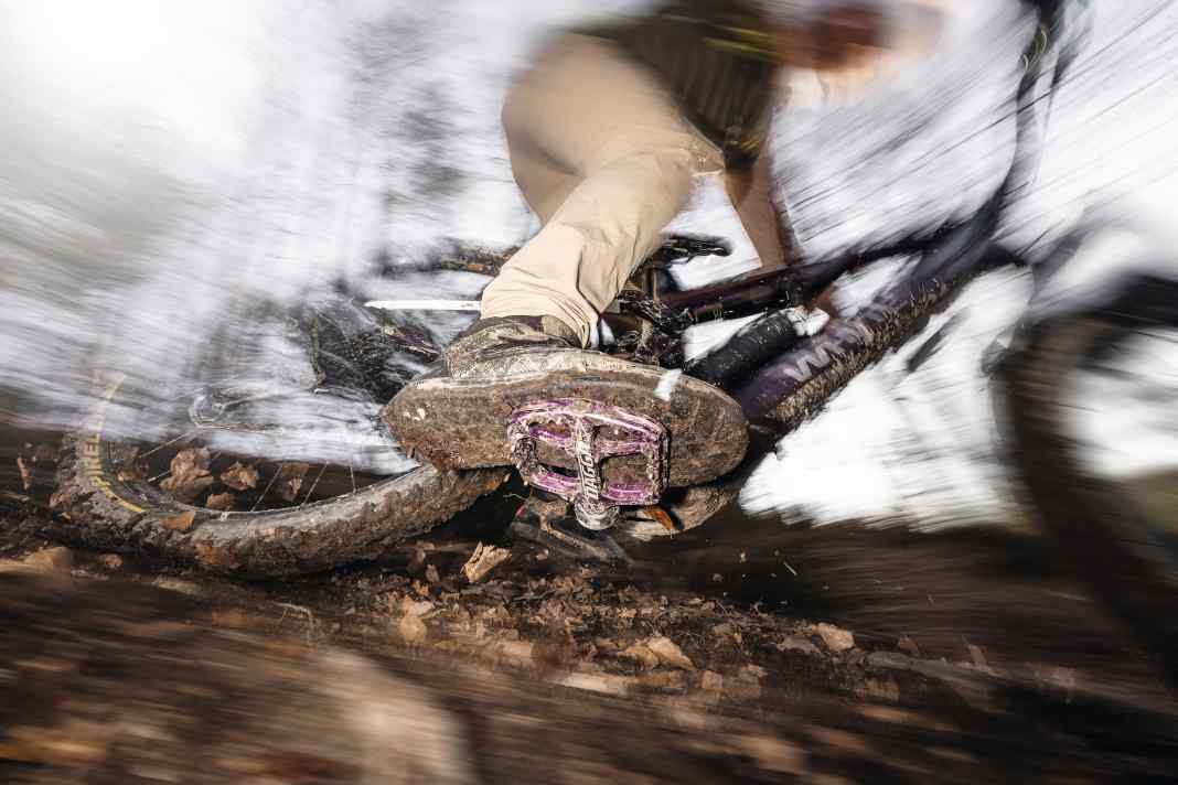Flat pedals hold together what belongs together, but also give the rider a certain amount of freedom.