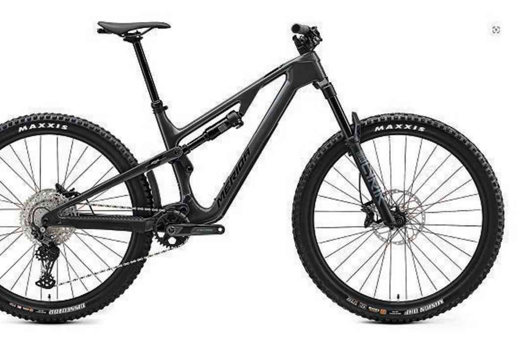 Merida One-Forty 6000 / 15,2 kg / 150/143 mm / 29" / 5199 Euro / Carbon