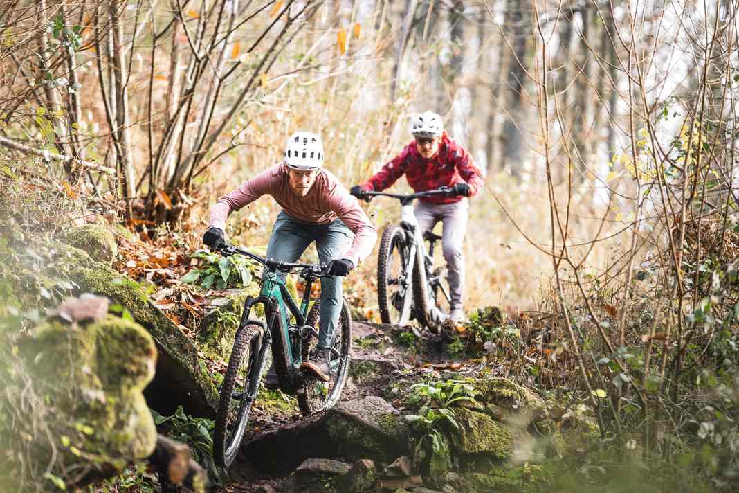 The new trails on the Rhine are now shaking hands.