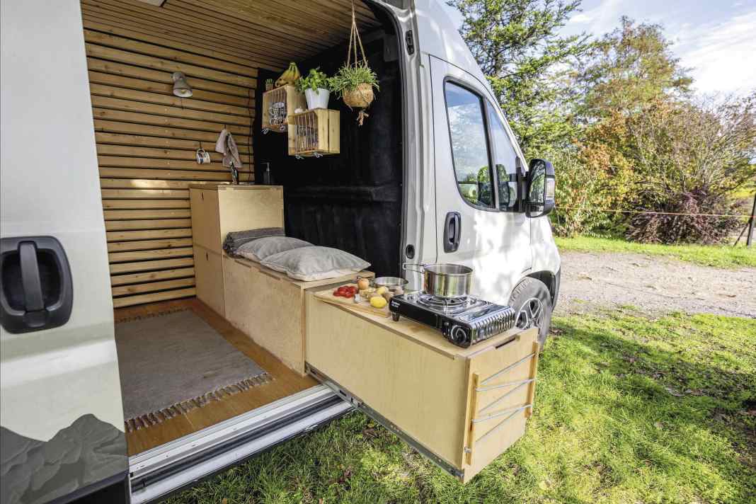 You can find solutions for your own vanlife project in the "Buildify" extension series from Hornbach.