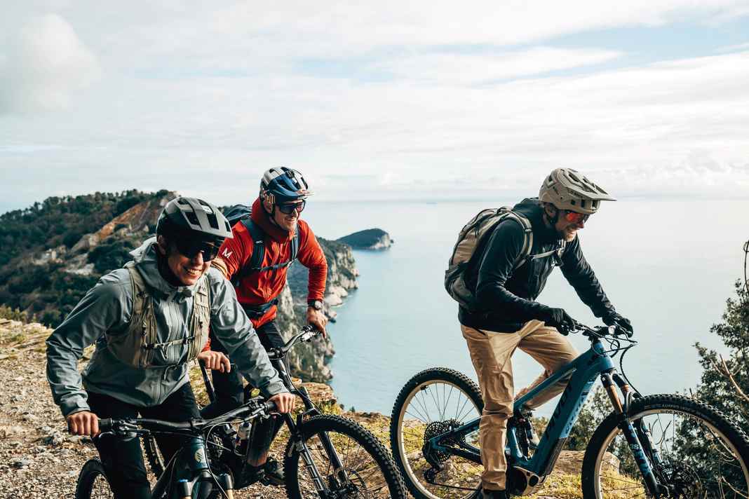 Louise Paulin, Tom Öhler and Harald Philipp are surprised that they have never tried the trails of the Ligurian east coast before.