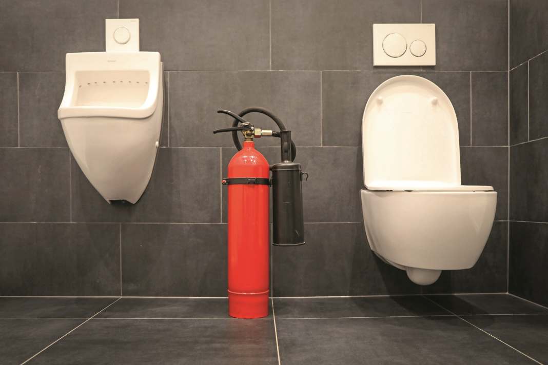 Brennen beim Wasserlassen ist ein Symptom einer Blasenentzündung. Unsere Expertin verrät, warum Bikerinnen besonders auf ihre Intimhygiene achten sollten.