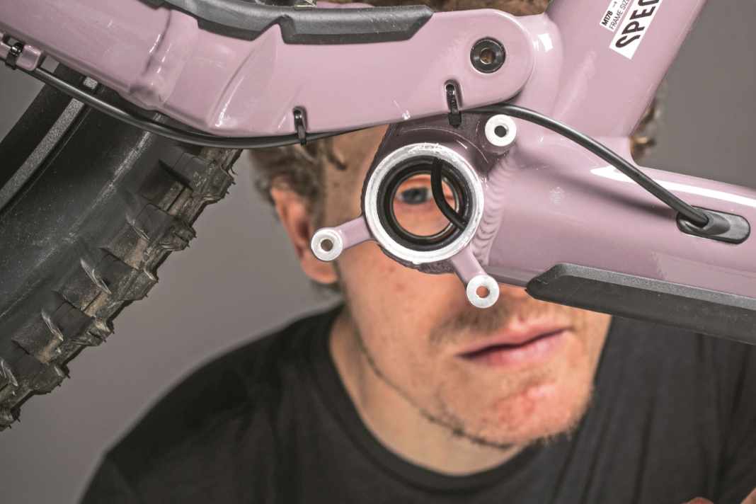 There is hardly any other component for which mountain bike manufacturers have invented as many different standards as for the bottom bracket. We explain how bikers can get the right spare part.