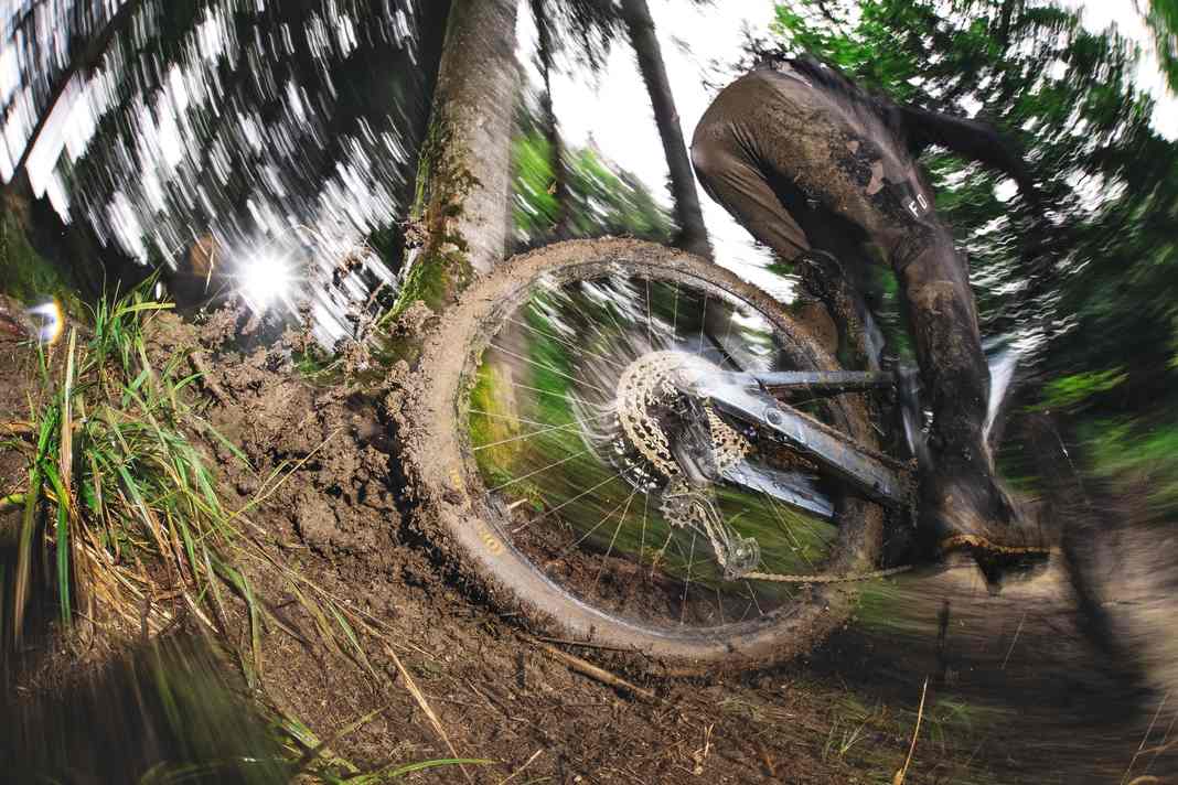 Grip and puncture protection are at the top of the list of requirements for enduro tyres. We tested six tyre combinations from the most popular manufacturers.