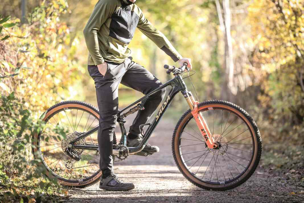 Rose präsentierte kürzlich neue Klamotten für Herbst und Winter. Wir konnten die Teile bereits testen.