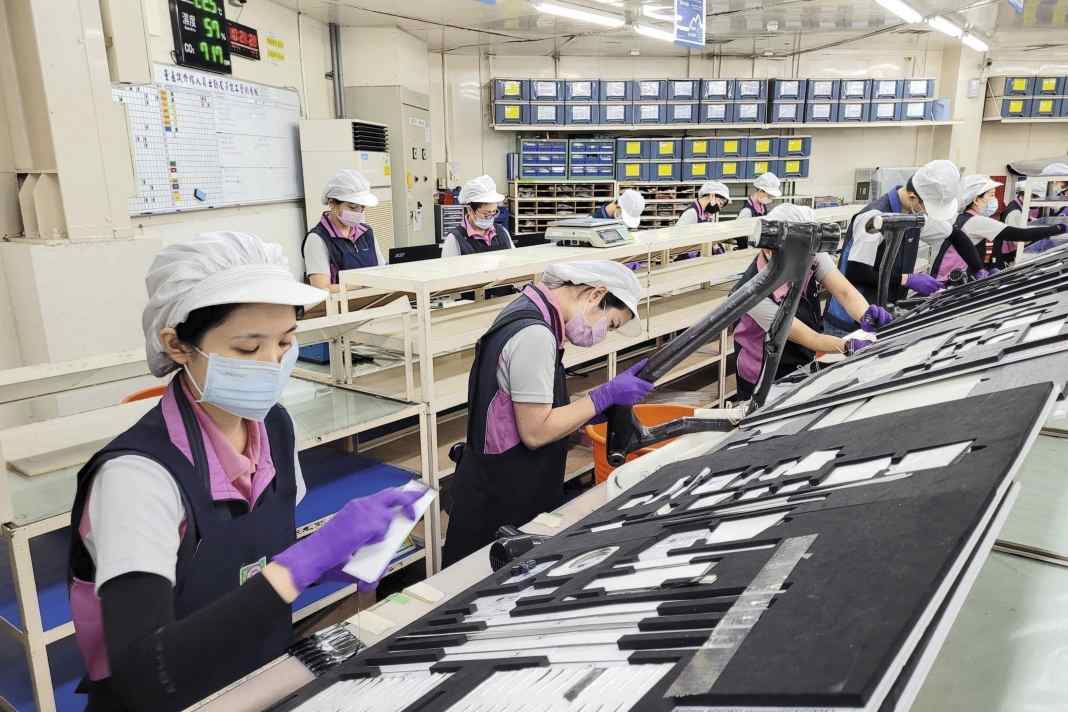 High-tech meets craftsmanship: The quality of a carbon frame stands and falls with the manufacturing expertise.