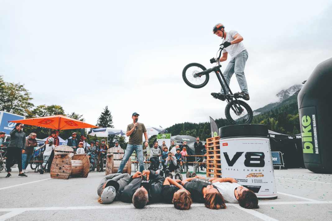 Highlight beim BIKE Festival in Saalfelden Leogang: Die Fahrtechnik-Pros ziehen nicht nur ihre Shows ab, sondern gehen mit euch auf Ride Outs.