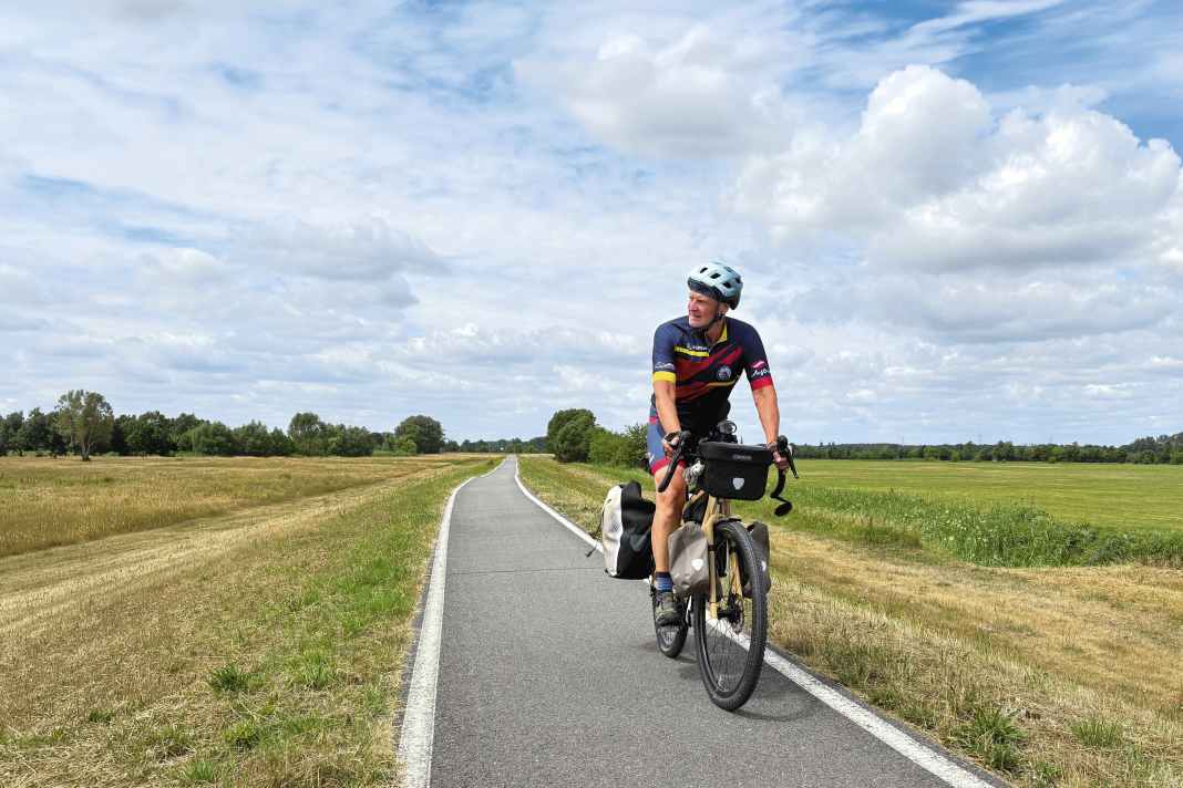 Großteils flach und asphaltiert verläuft der Gurkenradweg durch abwechslungsreiche Landschaften.