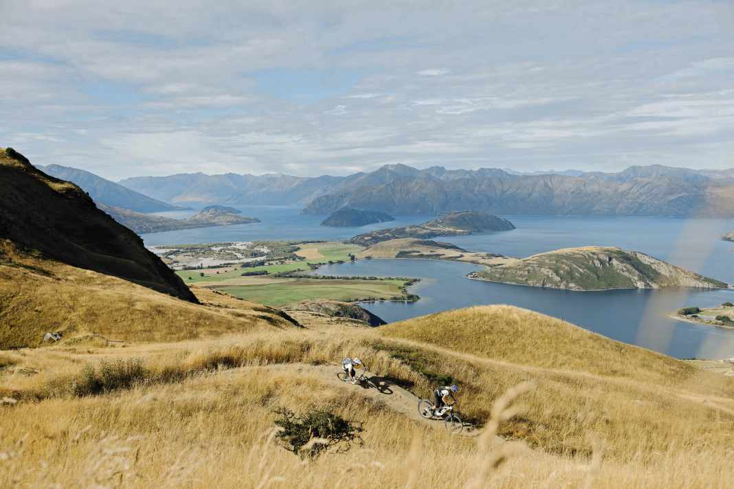 Wanaka: 400 Höhenmeter bergauf. Bergab verliert sich der Trail in unfassbarer Weite und fühlt sich deutlich länger an.