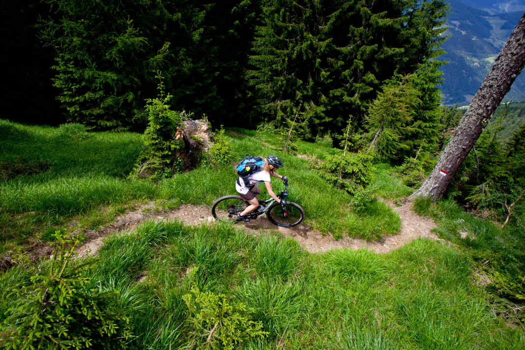 The trails in the valley are unspoilt, but there is a lift: the Schwemmalm cable car takes you up to the trailheads.