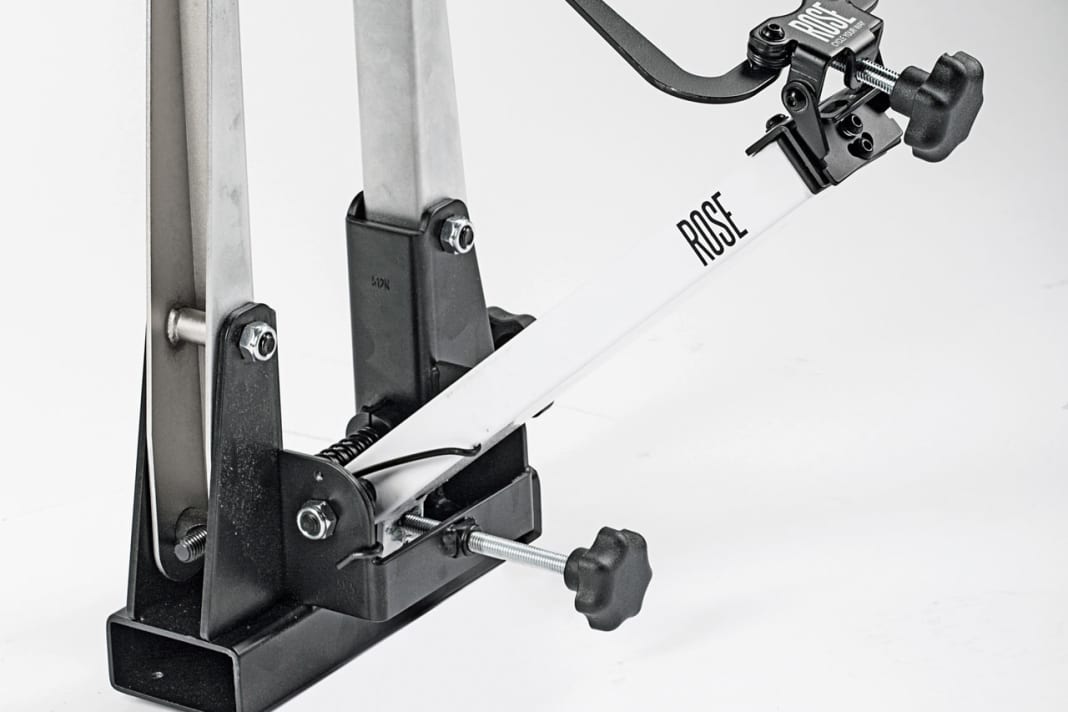 Zentrierständer: Klar macht es Spaß, mit einem Zentrierständer für 1000 Euro zu arbeiten. Der 2-Zent.A:-XL von Rose bekommt die Laufräder aber auch wieder rund. Preis: 130 Euro