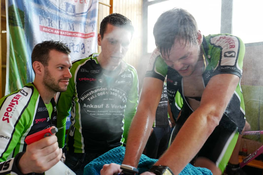 Wer auf der Rolle fährt, der schwitzt wie ein Schwein. Ohne Erfrischung und optimale Versorgung geht einem da schnell der Saft aus. Das wissen ganz besonders die Teilnehmer des legendären 48-Stunden-Rolle-Rennens in Poppenhausen