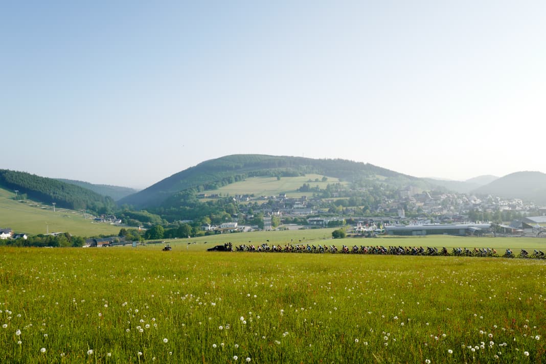 Die liebreizende Kulisse und um Willingen lässt kaum erahnen, was für ein unglaublicher Kraftsauger die Strecke ist.