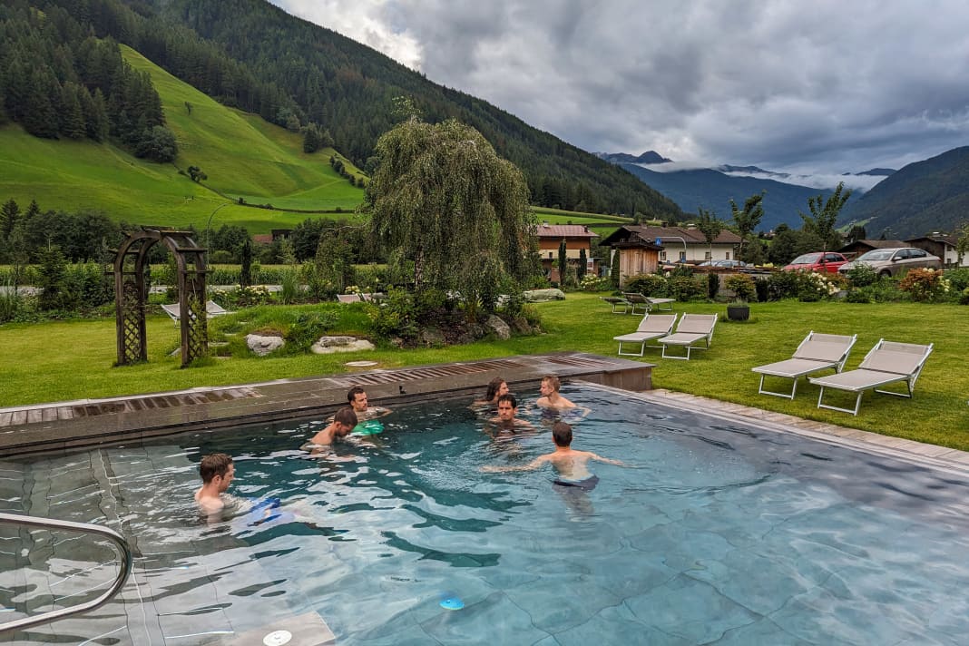 Not exactly bathing weather on the morning of stage 3.