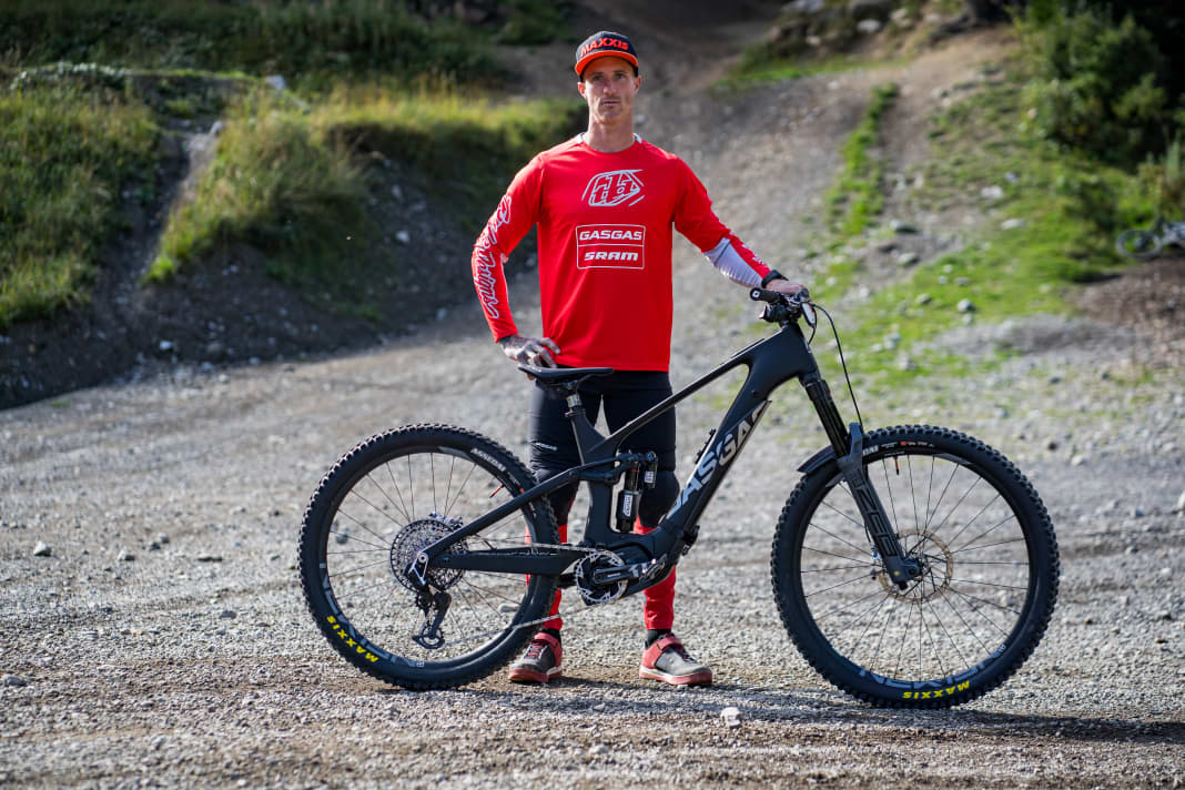 Fast duo: Johannes "Fischi" Fischbach, Germany's best-known downhill pro, has been competing in e-enduro racing since the 2023 season. His workhorse: the GasGas ECC with Sram Eagle Powertrain drive.