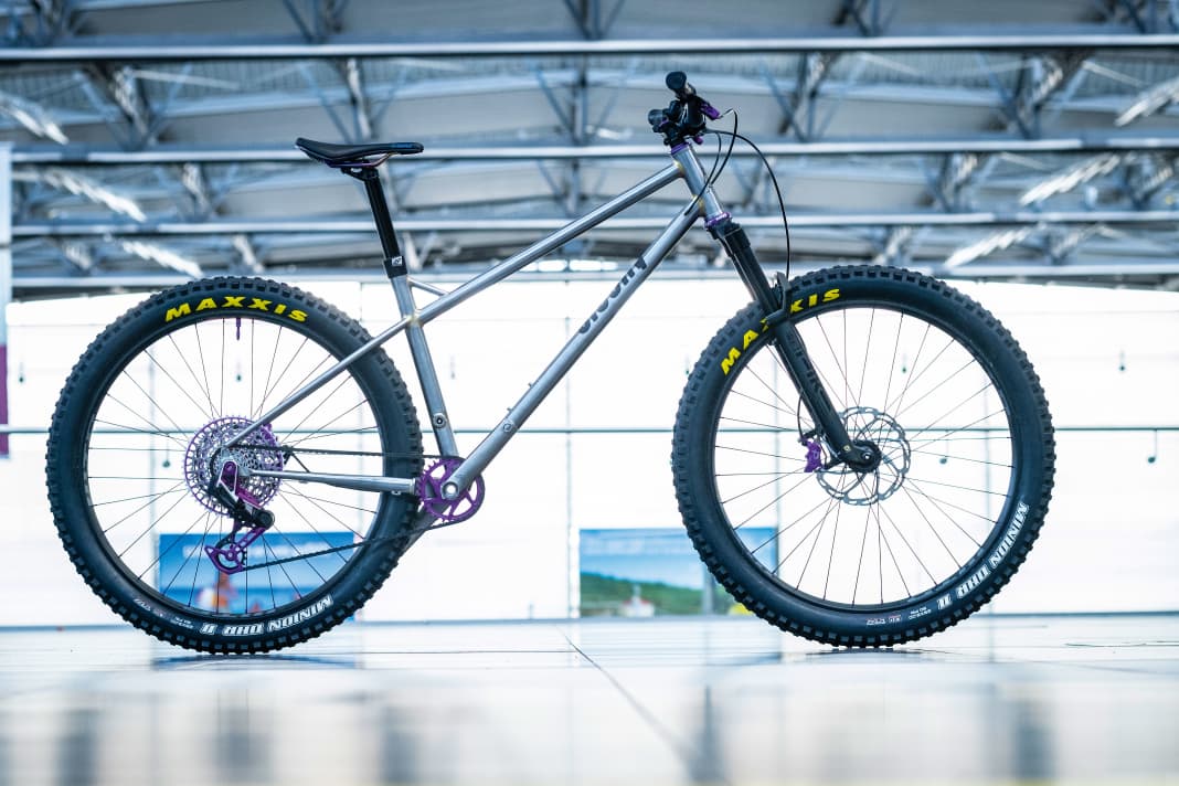 It doesn't get much more individual than this: a customised trail hardtail from Dlouhy with three-inch flats and an Eightpins seatpost.