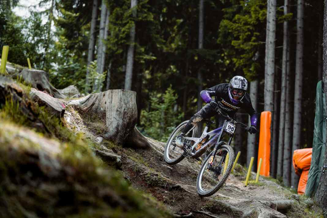 Rough terrain: The new Propain in World Cup edition in the rumble of Leogang. The paintwork is not a mimicry: the big bike is actually used in the World Cup.