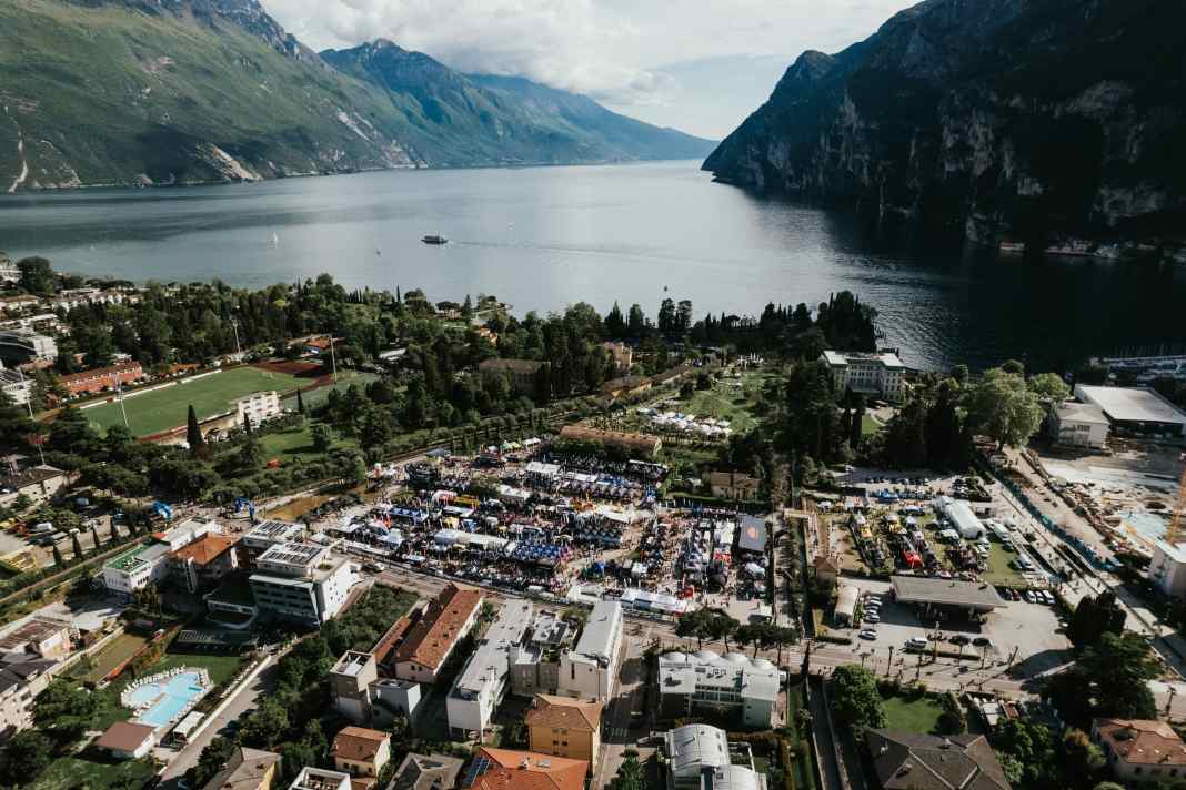 Auch 2025 eröffnet die Bike-Saison mit dem Bike Festival in Riva am Gardasee.