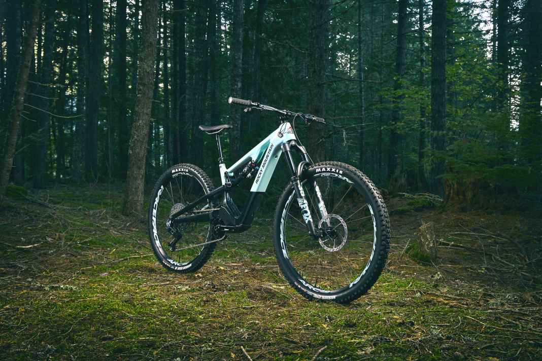 With the Instinct Powerplay SL, Rocky Mountain presents a light E-MTB for the first time.