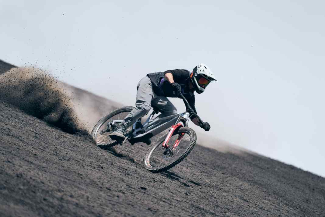 On an equal footing: For the press launch, we were allowed to screen surf like the pros.