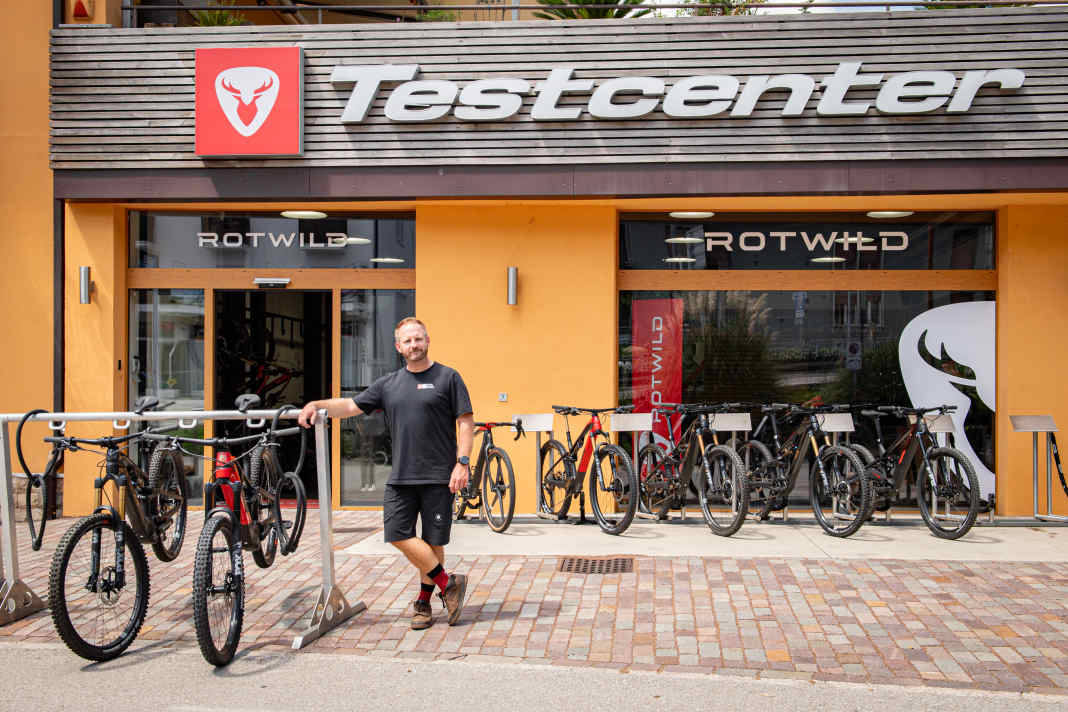 Einiges kommt einem bekannt vor... Sowohl Testcenter-Leitung Schlote als auch die Location!