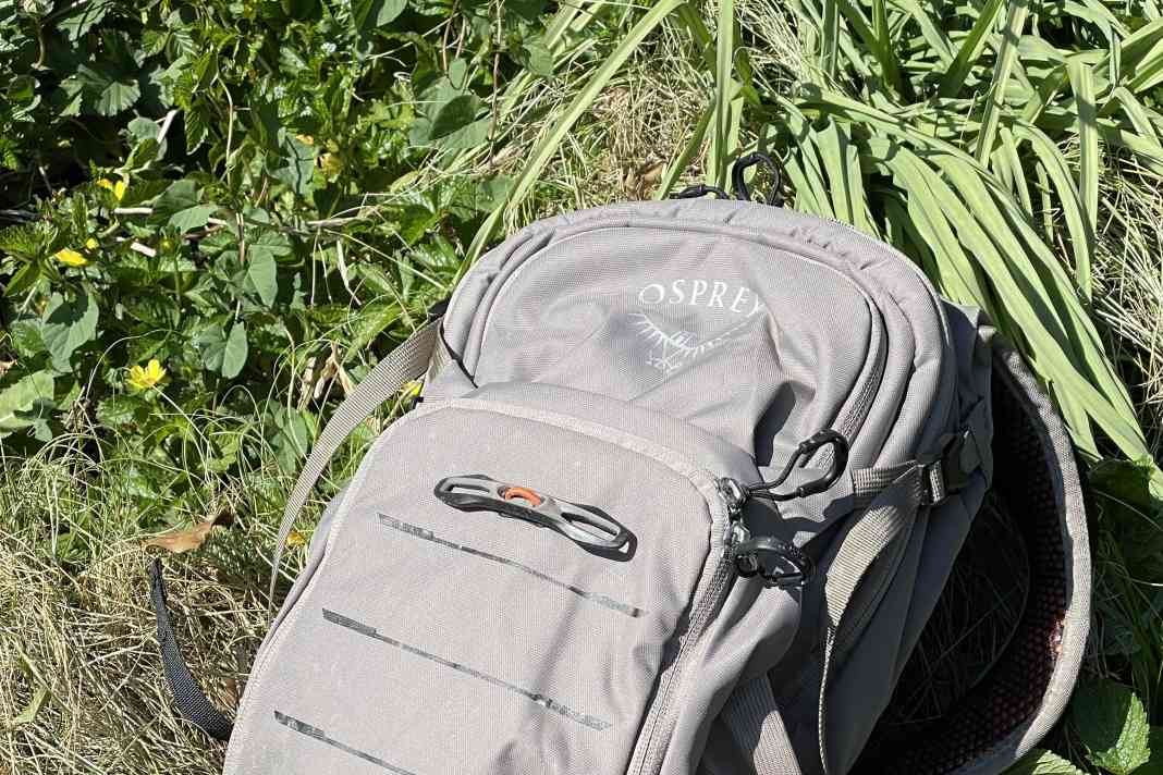 Summer is coming - for sure. The new Osprey Raptor 14 is already here. It has been redesigned.