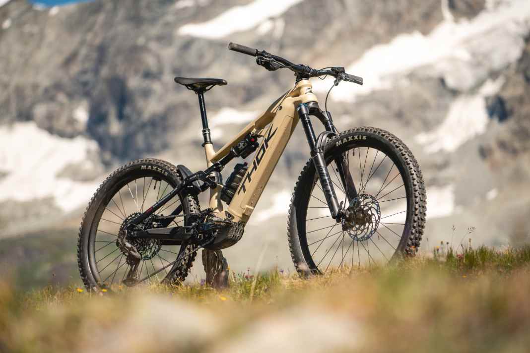 170 millimetres at the front, 170 at the rear - what could possibly go wrong? By the way, Thok means: cool part in the Italian Piedmont dialect.