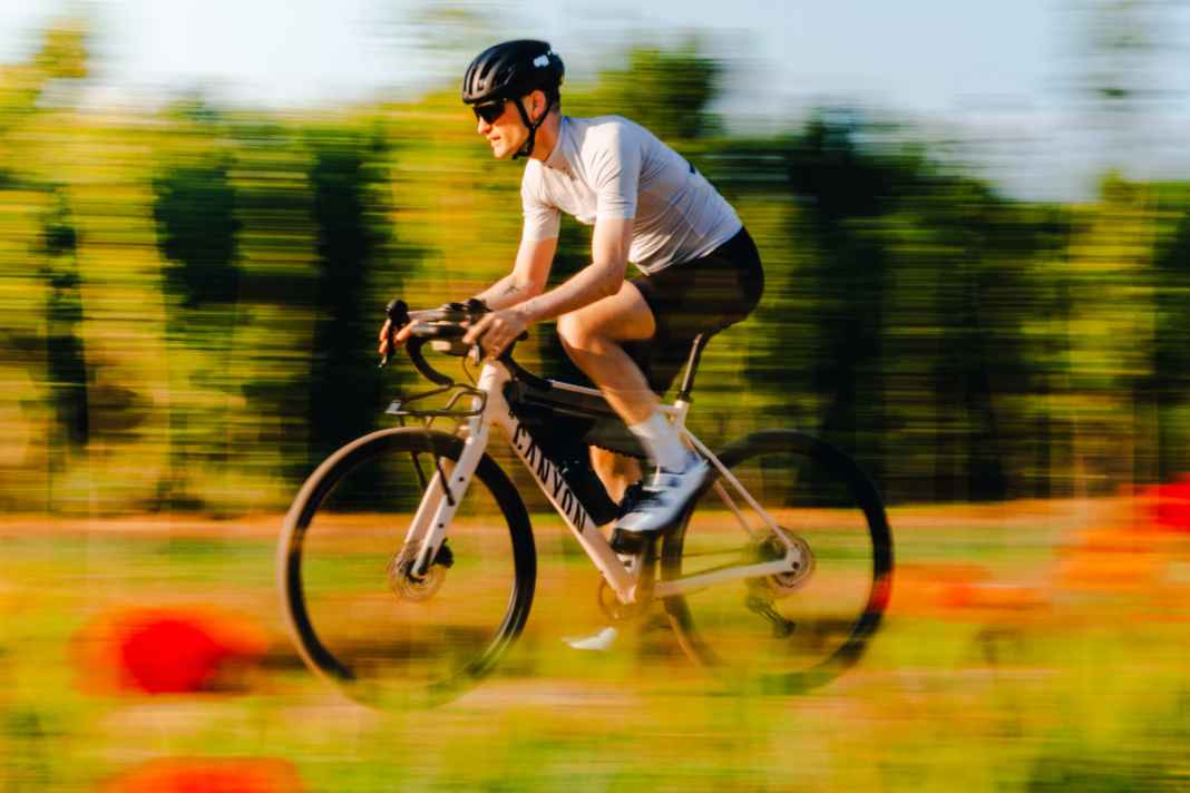 Canyons erfolgreichstes Aluminium-Gravelbike kommt in komplett überarbeiteter Form: mit neuem Rahmen und zahlreichen Anbauvorrichtungen für kleine und große Abenteuer. Drei Modelle von 1.299 bis 1.999 Euro.