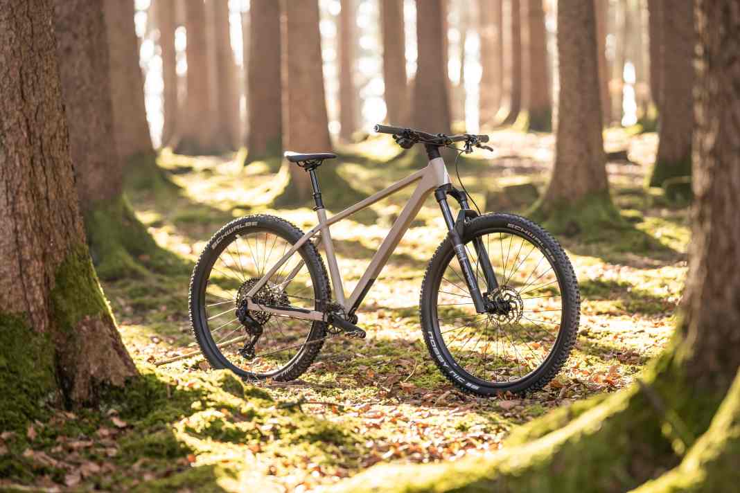 At first glance, you can hardly tell that the Rose PDQ AL is so favourably priced. But how does the hardtail perform in practice?