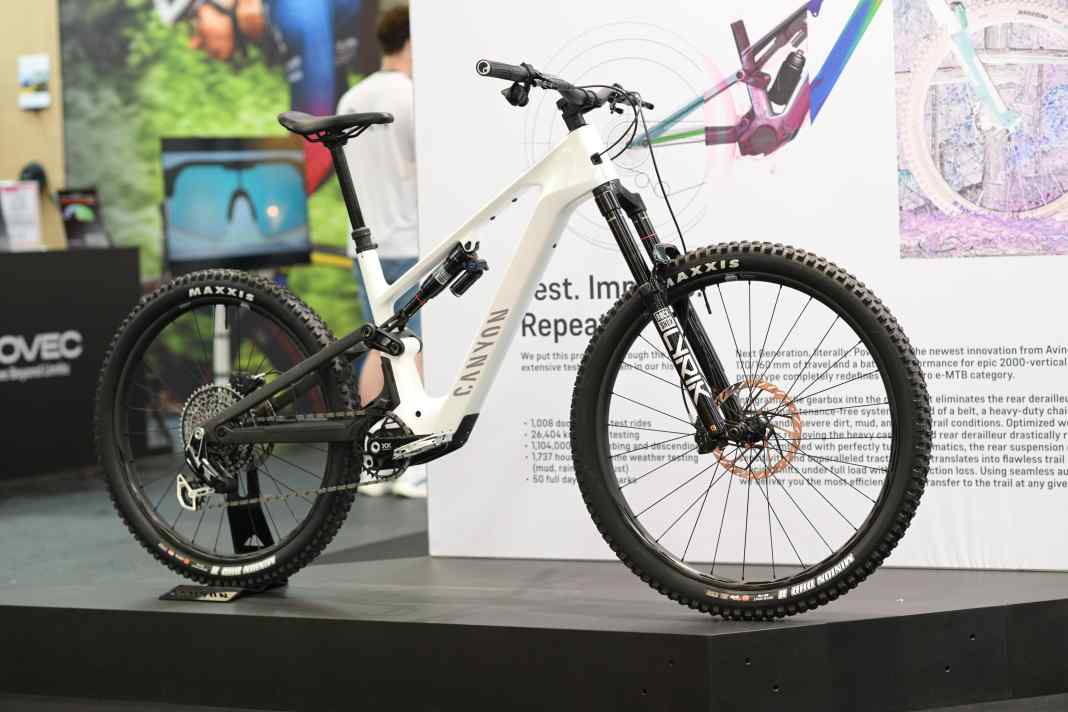 Canyon’s first bike with an Avinox motor has a sleek design and almost looks like a lightweight e-MTB.