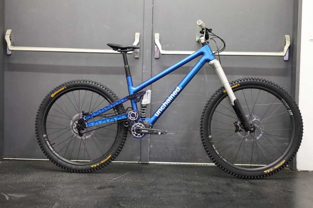 Definitiv kein Nullachtfufzehn-Enduro: Der Unchained Prototyp auf der Eurobike-Messe 2026.
