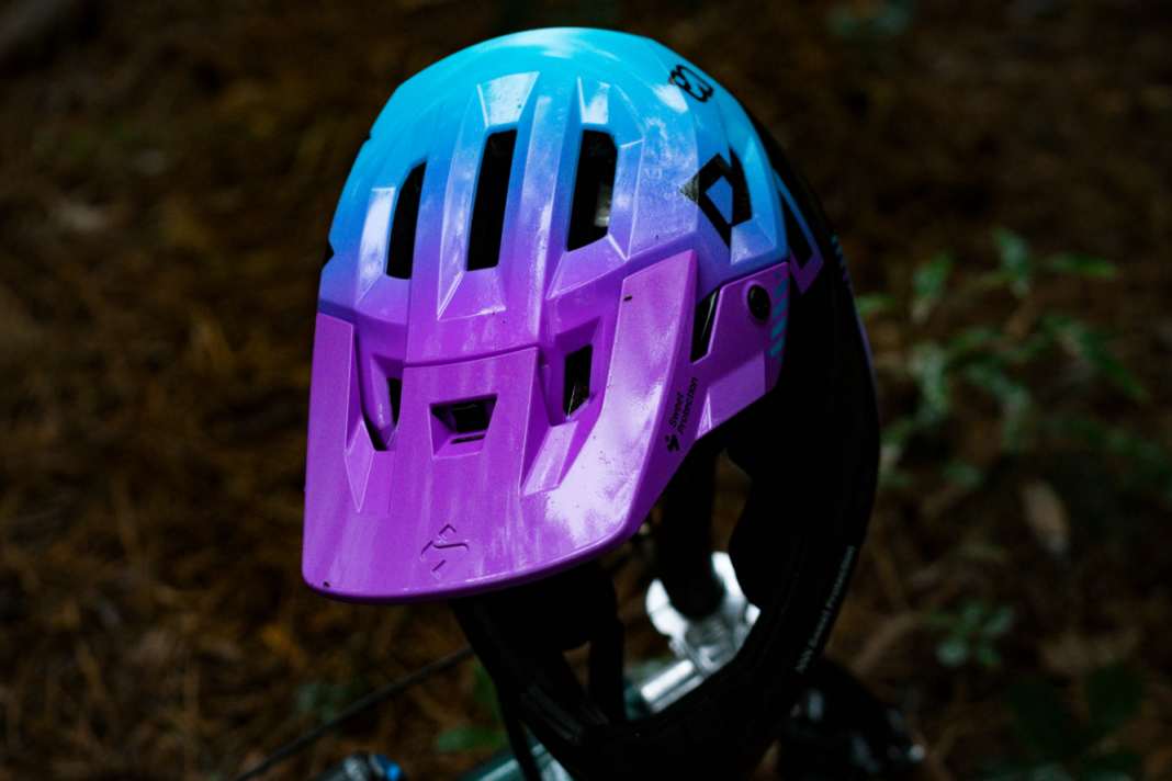 Die neue Kollektion Fahrradhelme von Sweet Protection heißt: Hyper Violet! Man siehts!
