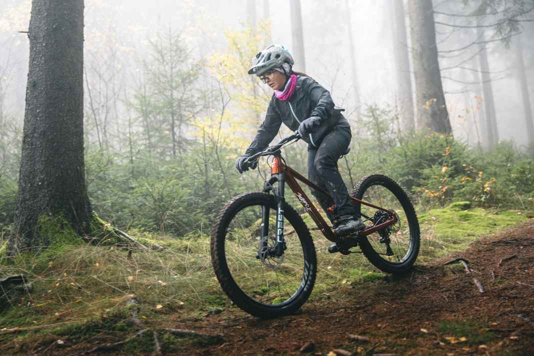 Mit eigens entwickelten Federelementen will das Giant Faith Mini Mullet der perfekte Trail-Flitzer für Kinder sein.